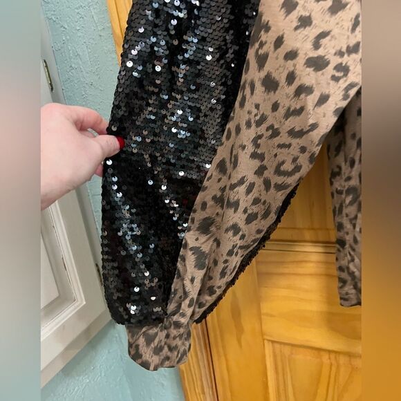 Gorgeous size L leopard print & black sequin Grace & Emma blouse - Picture 2 of 8
